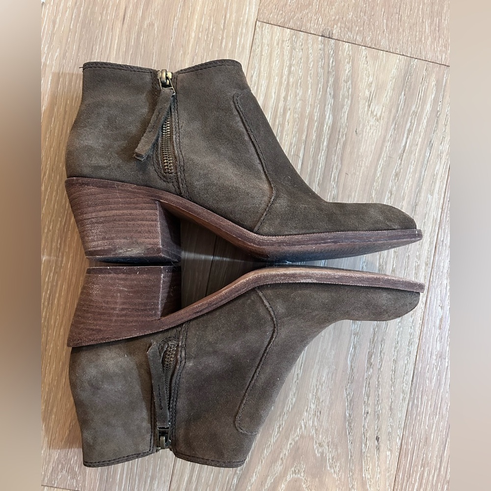 Madewell Janice Suede Bootie in darkest olive - Picture 8 of 8